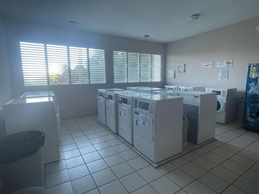 Ocean View 2 Bed 1 Bath 2 Parkings & Pool @ Dos Marinas Fajardo Appartement Buitenkant foto